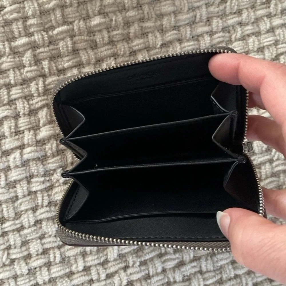 COACH SMALL ZIP AROUND CARD CASE - Picture 3 of 5